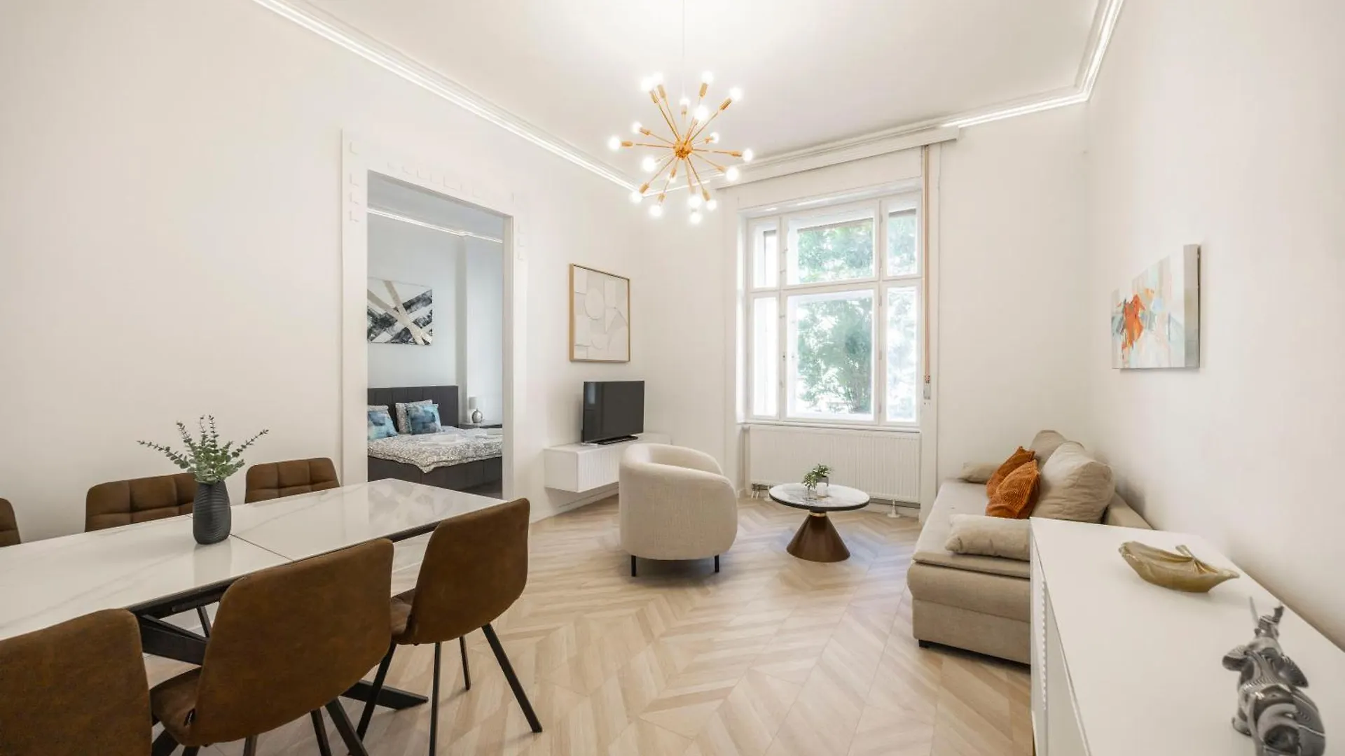 Classy & Cozy Dream Home In The Center Of Budapest 0*,